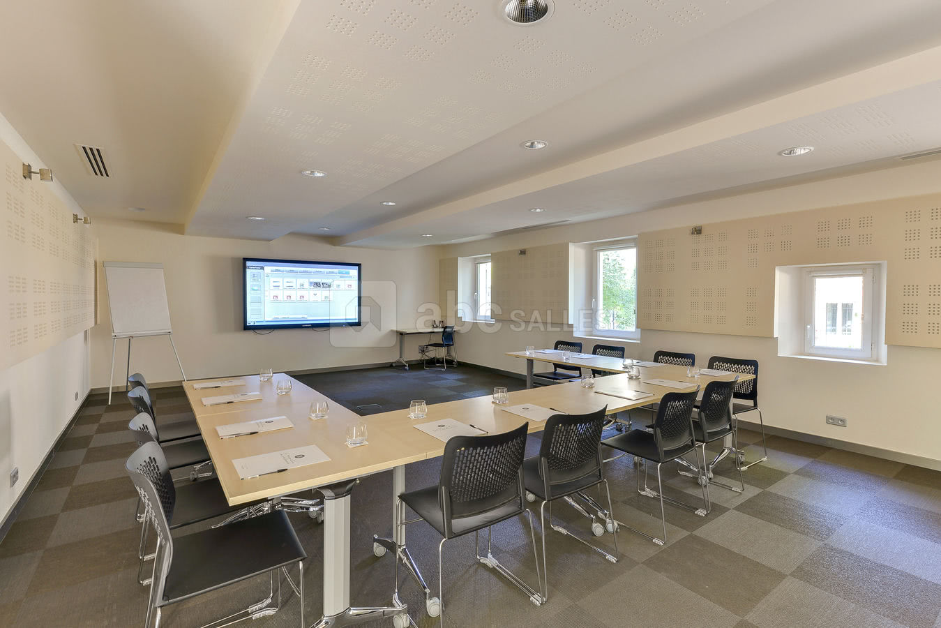 Salle de réunion en U