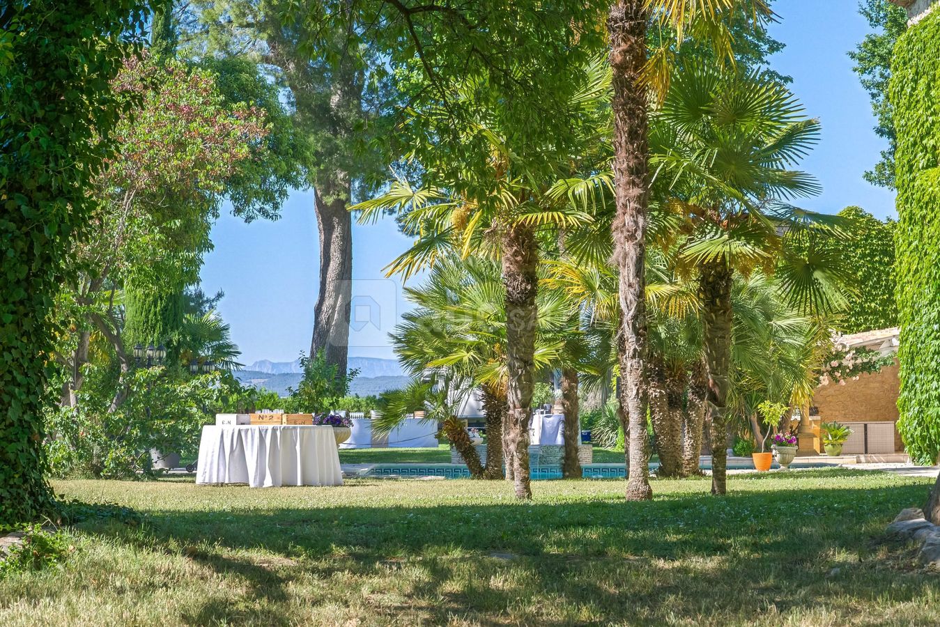 Le parc avec vu sur le paysage alentour.