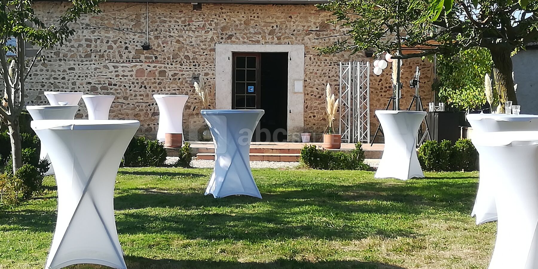 La cour arborée