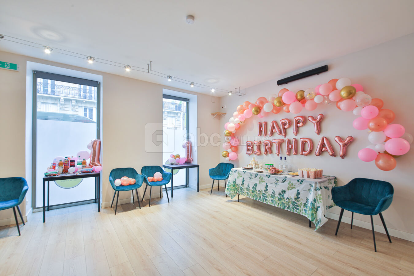 Salle avec décoration anniversaire enfant