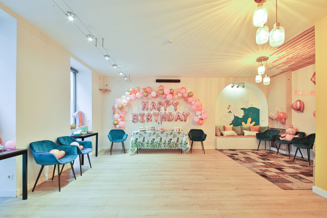 Salle avec décoration anniversaire enfant