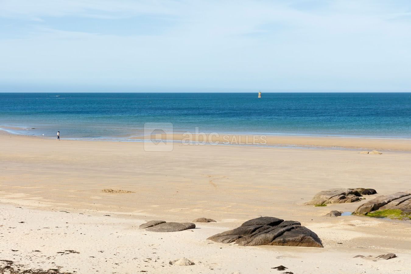 Sable blanc et mer d'azur à Réville