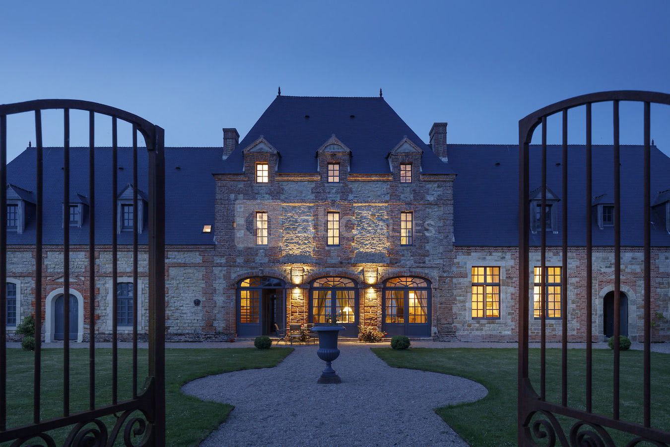 Le Manoir de nuit illuminé