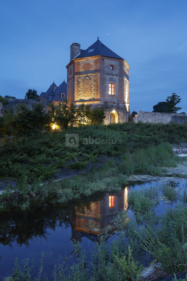 Le Pigeonnier de nuit illuminé