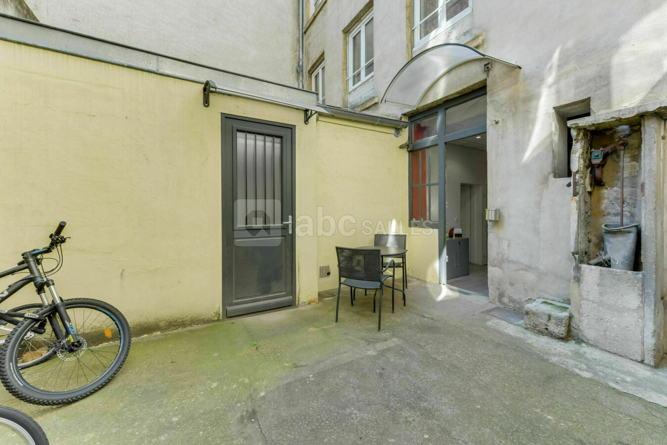 Cour de l'entrée