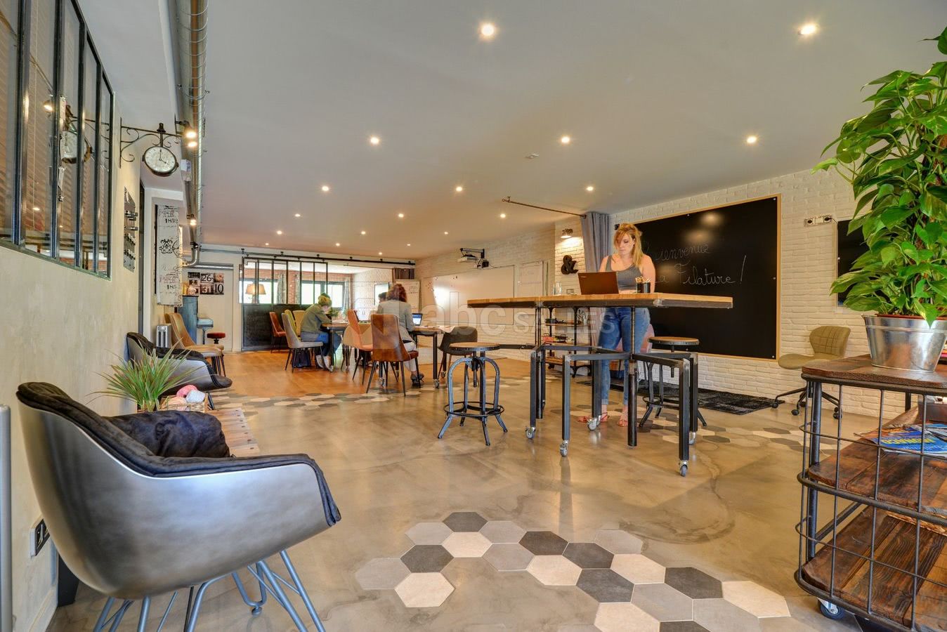 Grand espace pour les réunions, séminaires, workshops...