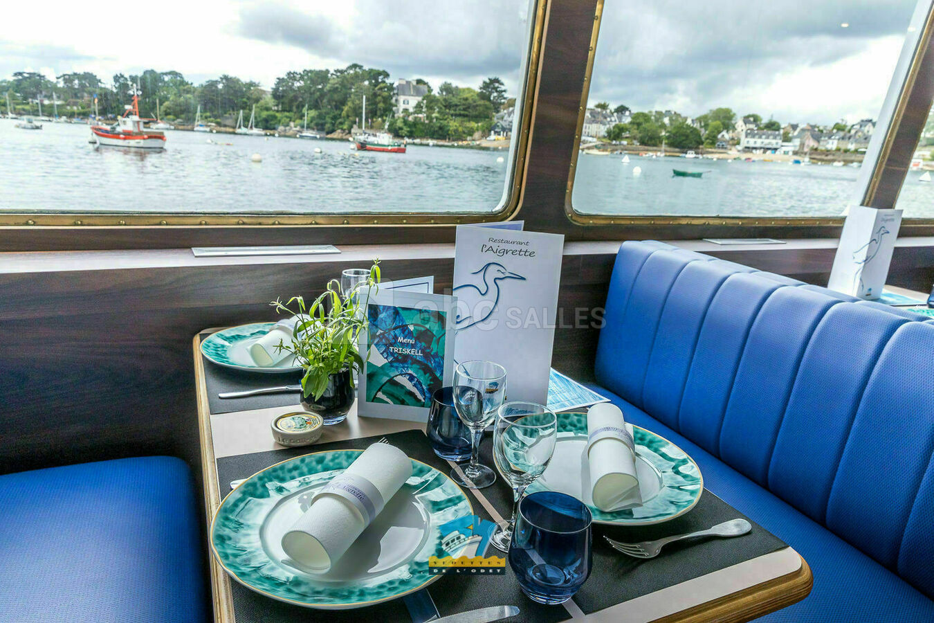 Salle bateau restaurant à bord de l'Aigrette, bateau restuarant Bénodet Bretagne
