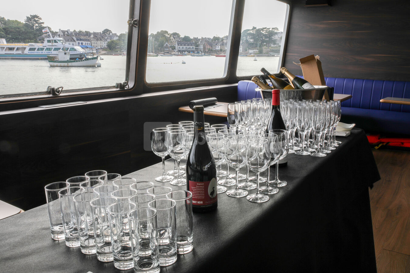 Bar cocktail pour une croisière privative sur le bateau restaurant à Bénodet Vedettes de lOdet