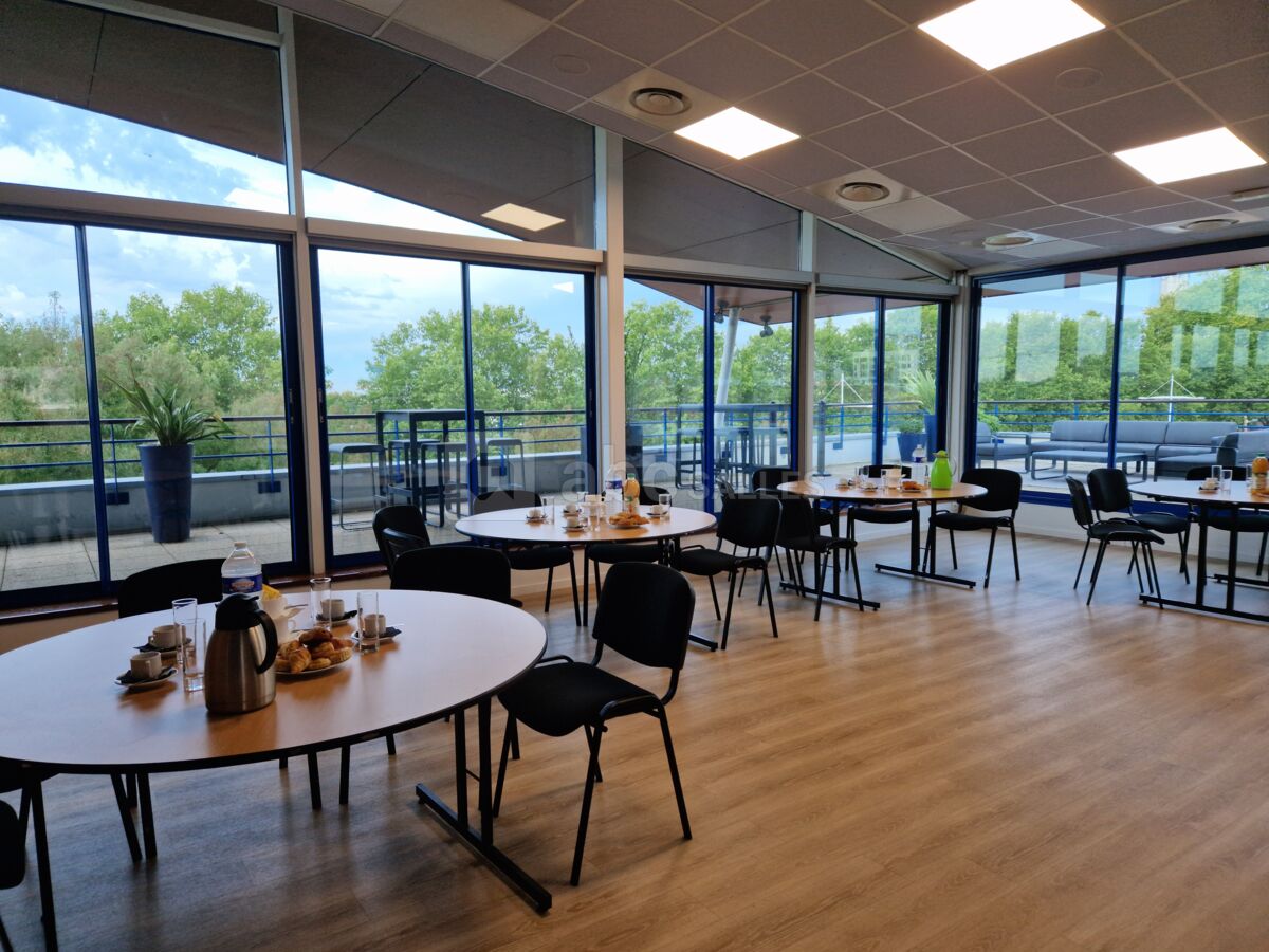 Petit-déjeuner en salle Ouest