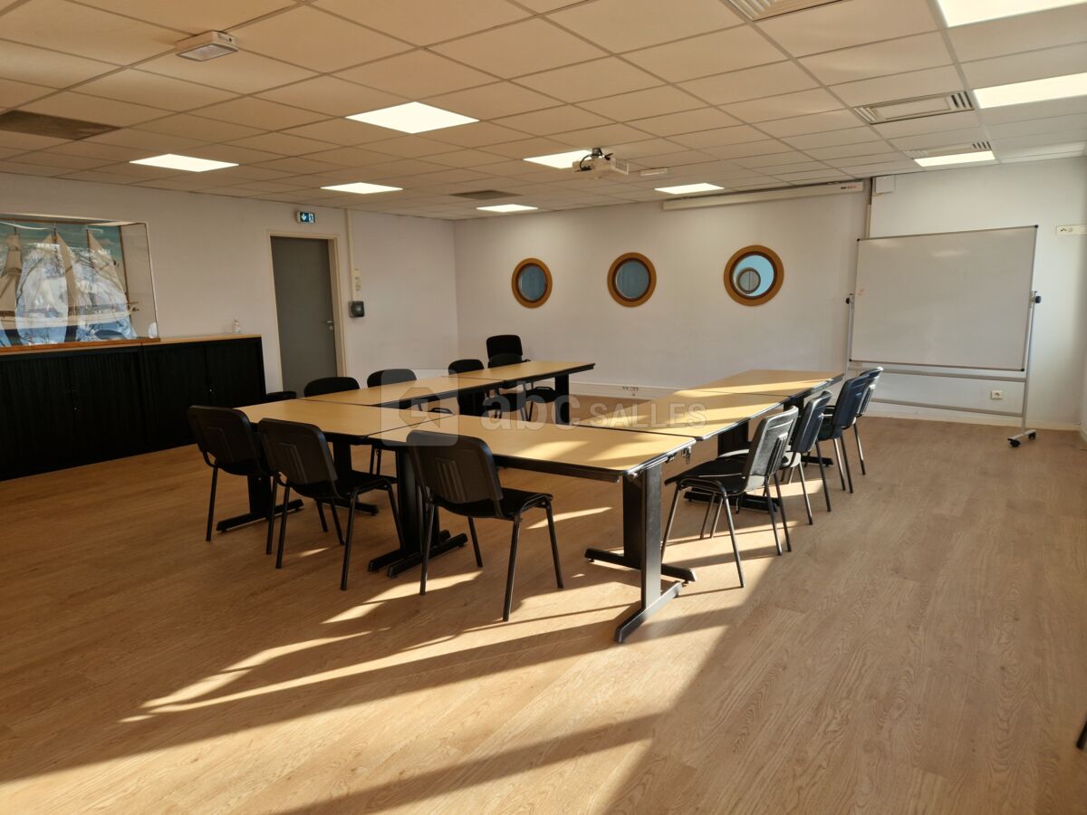 Petit U en salle de conseil