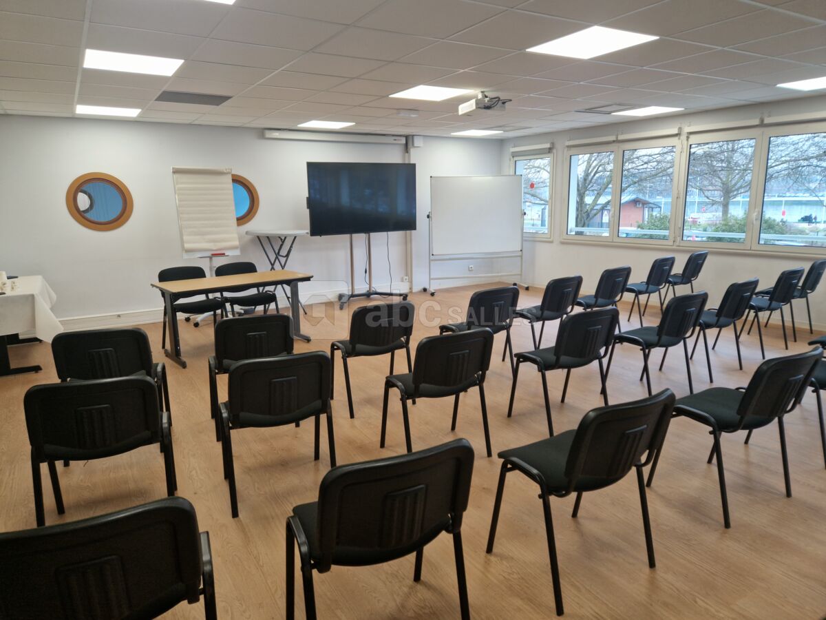Mise en place "théâtre" en salle de conseil