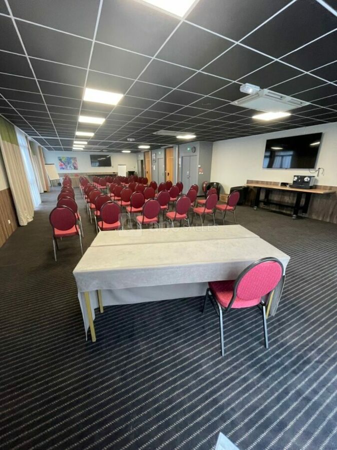 Notre salle de 140m² en format théatre