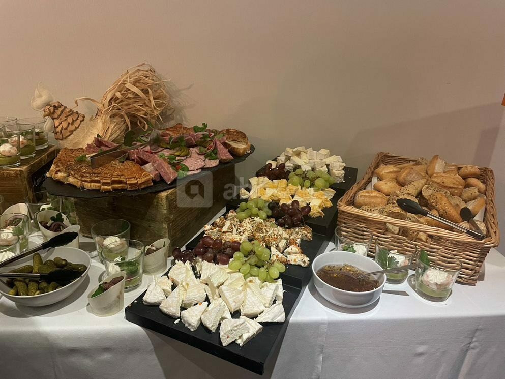 Un buffet pour un repas de groupe