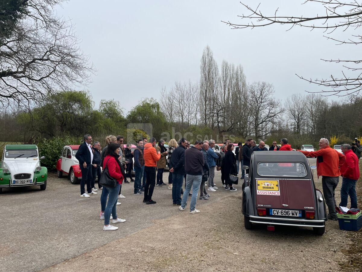 Activité team building : course d'orientation en 4L