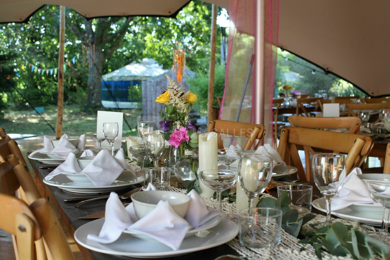 Table de réception dans le jardin