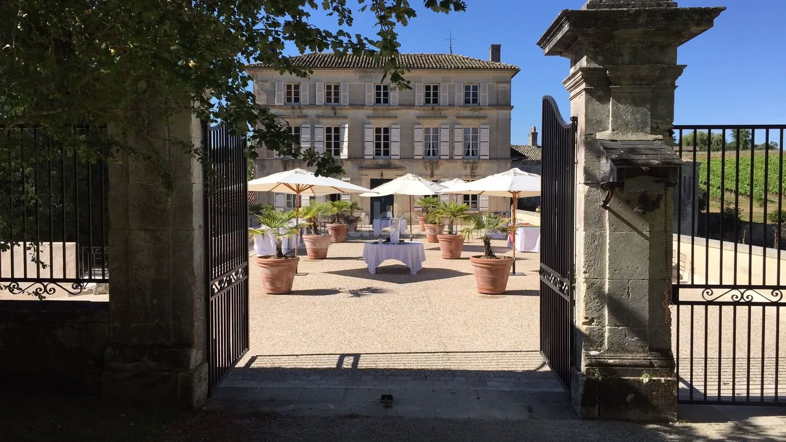 Vue de l'entrée sur la terrasse
