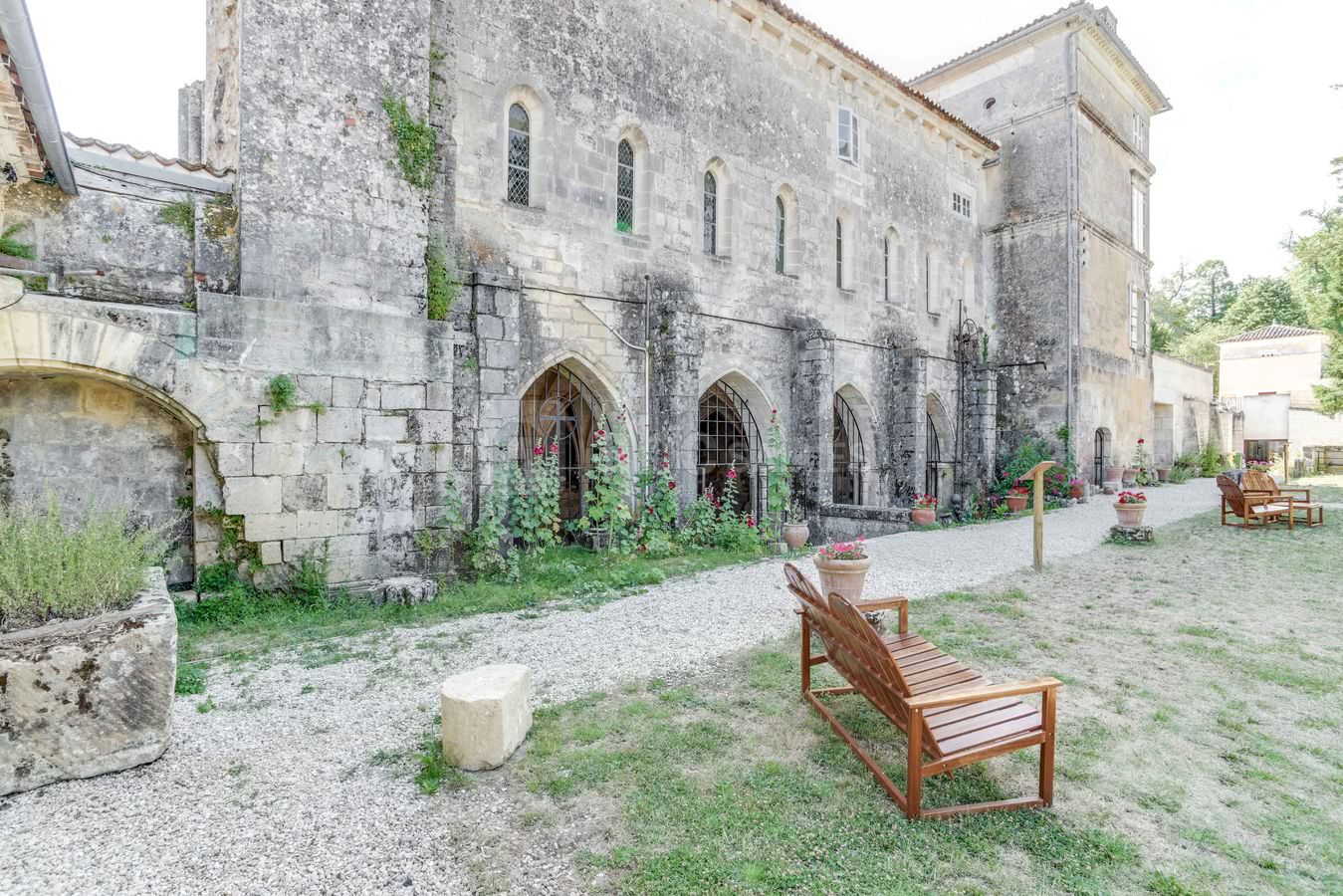 Vue sur la salle capitulaire du cloître