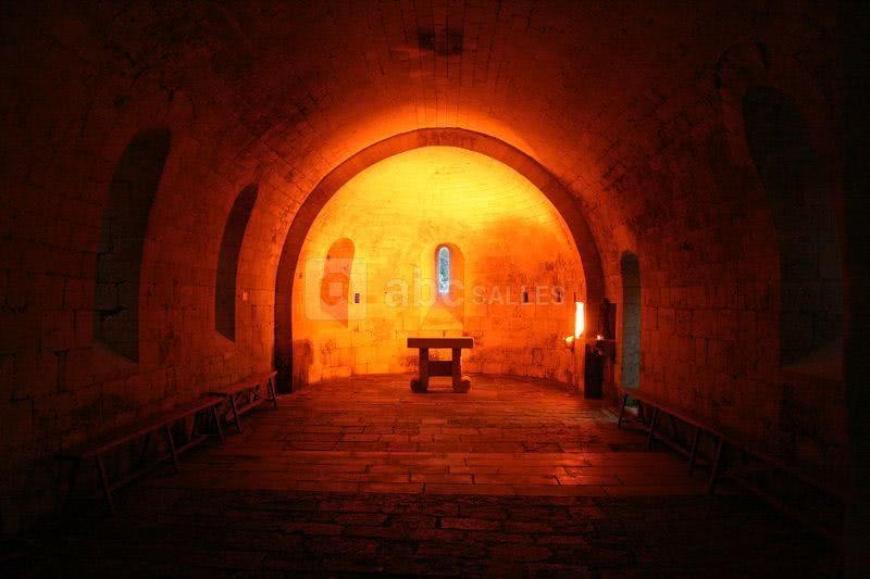 La chapelle basse, une austérité toute romane