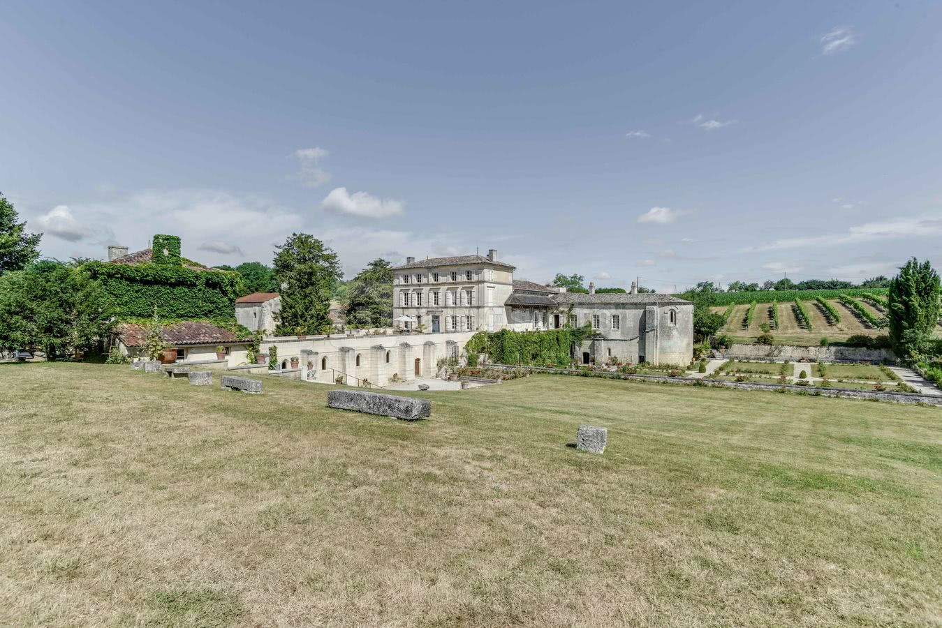 Fontdouce vue du pré