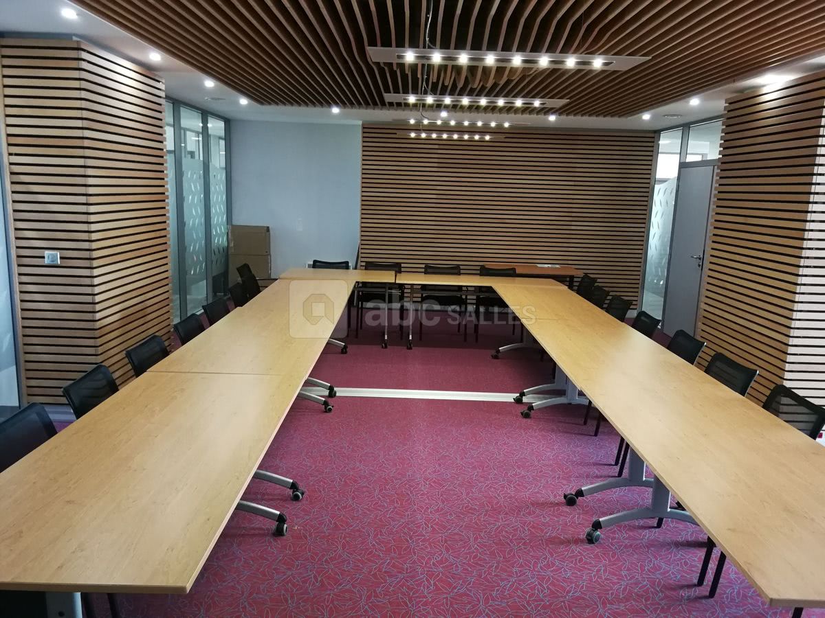 Salle de réunion en U