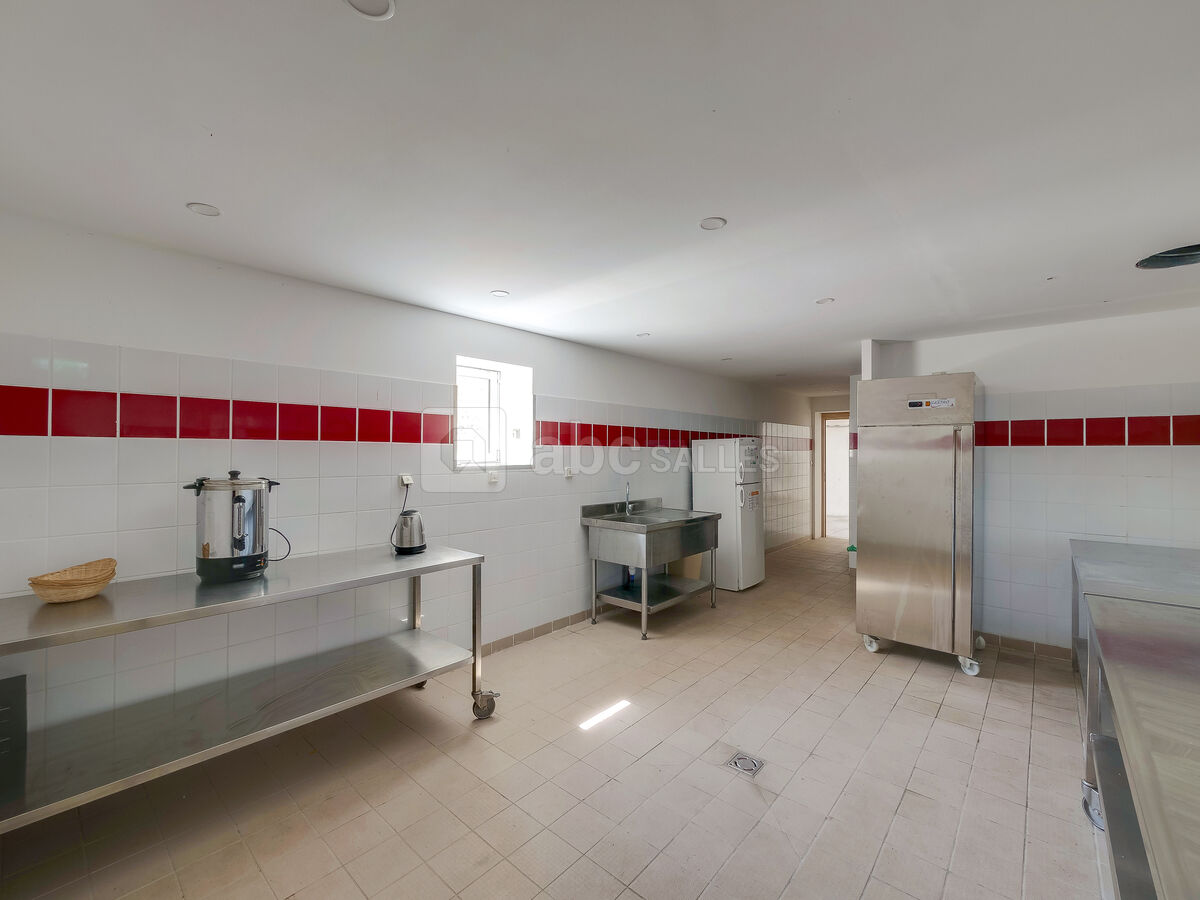 Salle de préparation cuisine / salle de réception