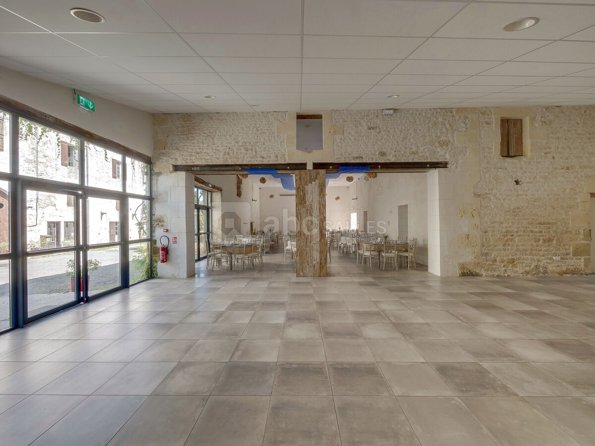 Salle de réception en 2 parties