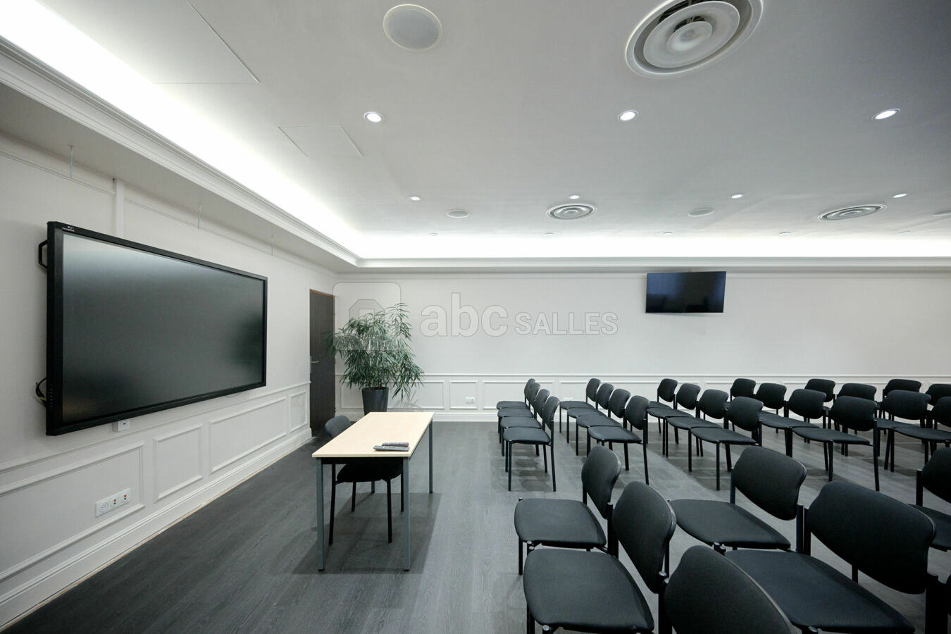 Salle 80m²