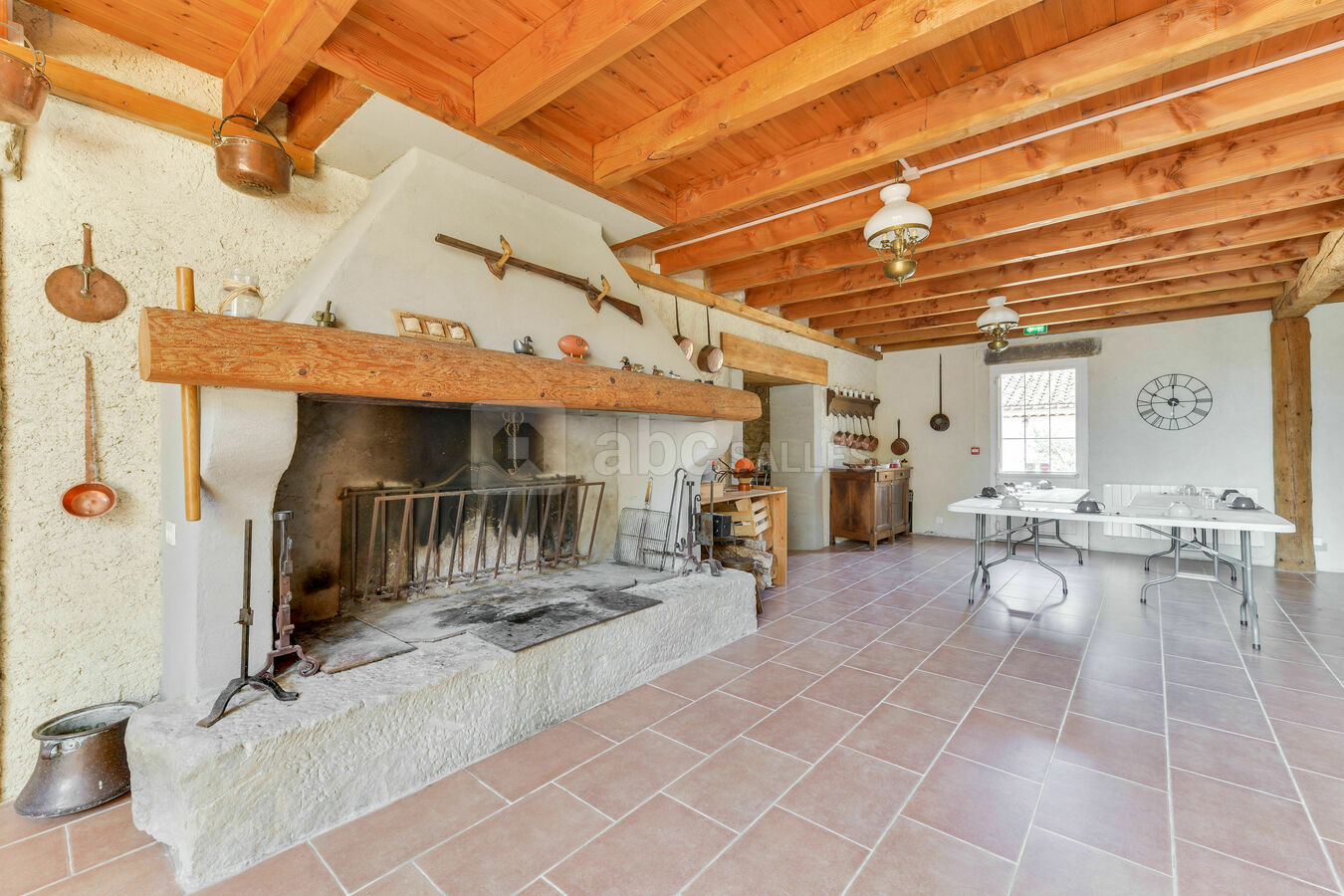 Salle d'auberge de 70 m²