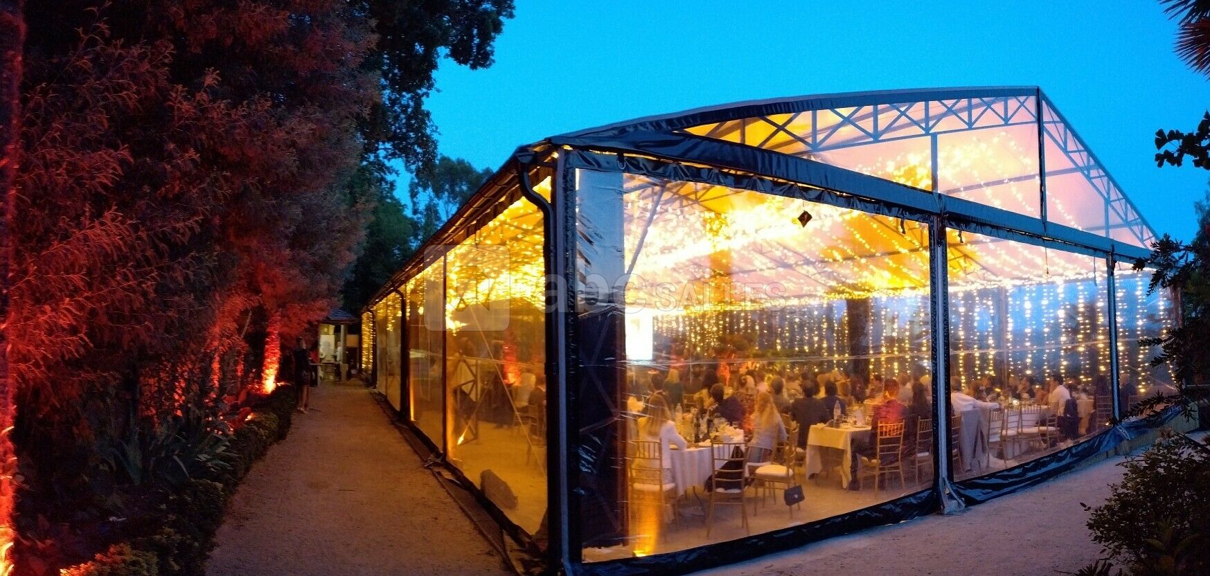 Orangerie avec éclairage du jardin exotique