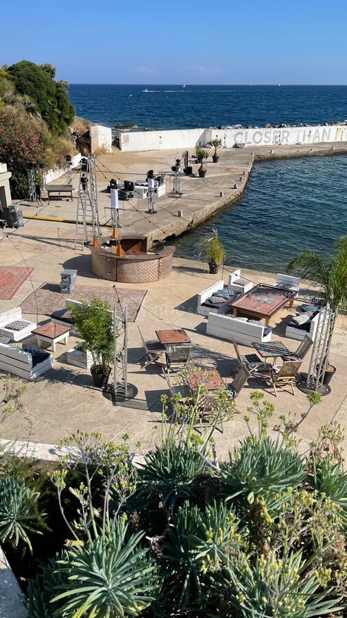 Bar-Lounge sur le port privé