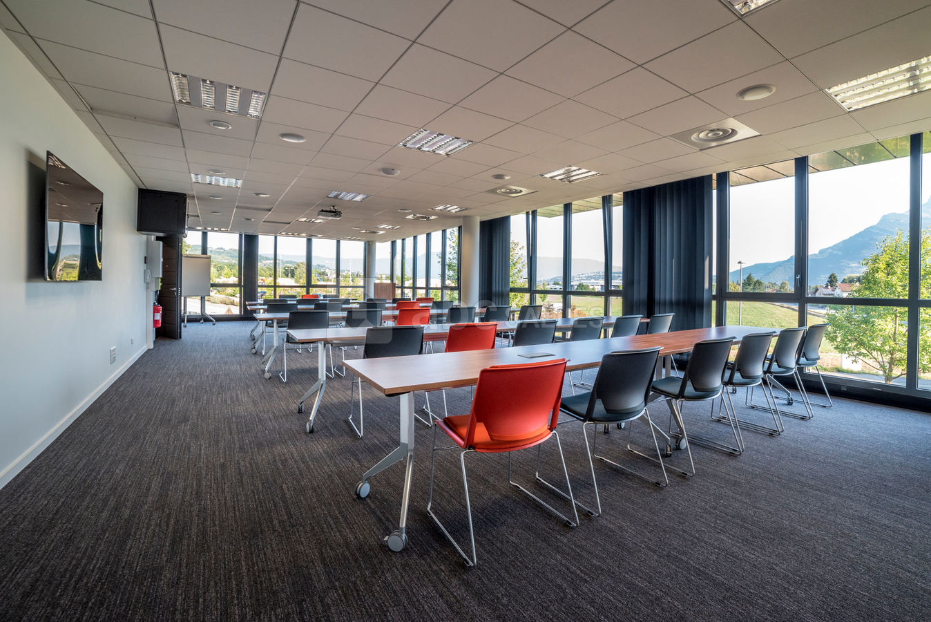 Salle ALTITUDE 4810 en configuration salle de classe