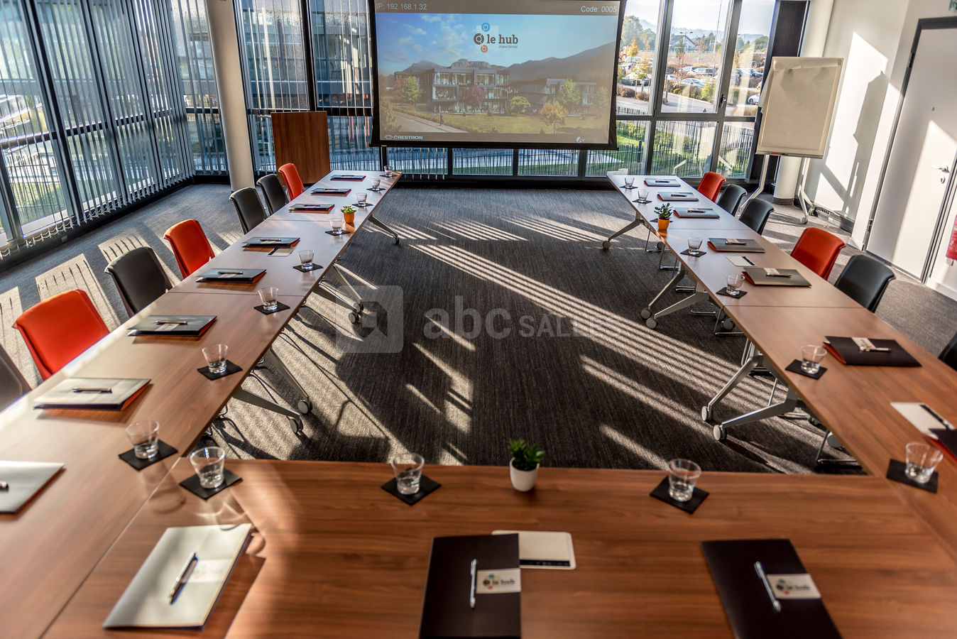Salle ALTITUDE 1933 en U pour 30 personnes