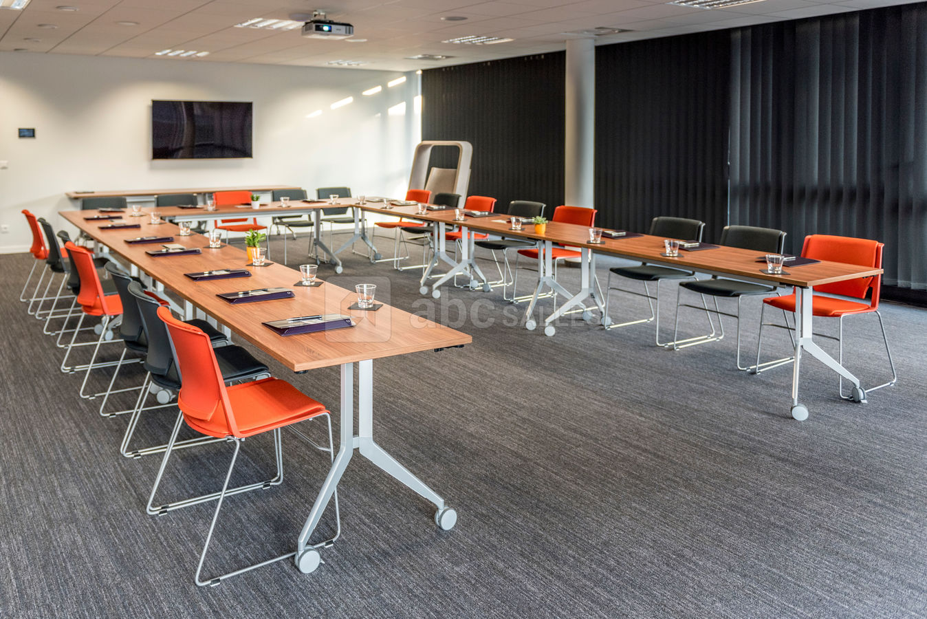 Salle ALTITUDE 1933 en U pour 30 personnes