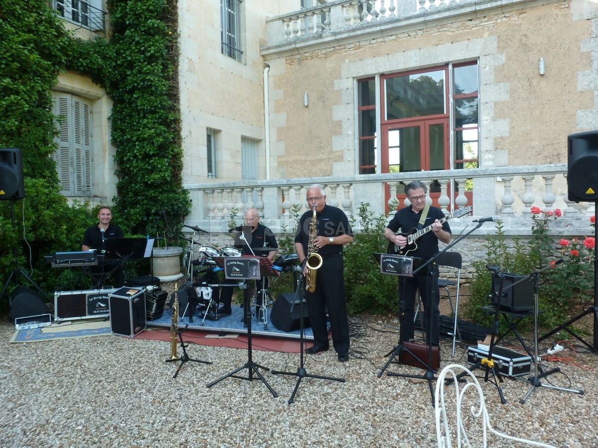 Terrasse avec orchestre