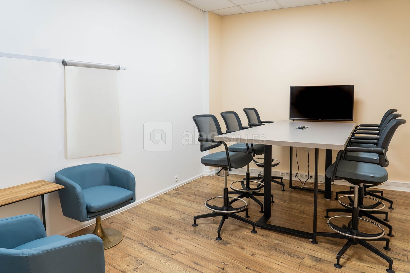 Salle avec Table haute