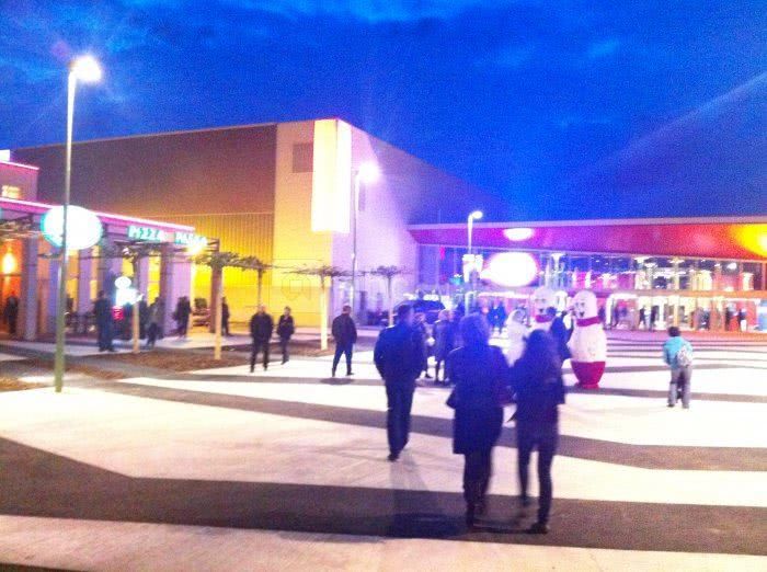 La place de la zone de loisirs de nuit