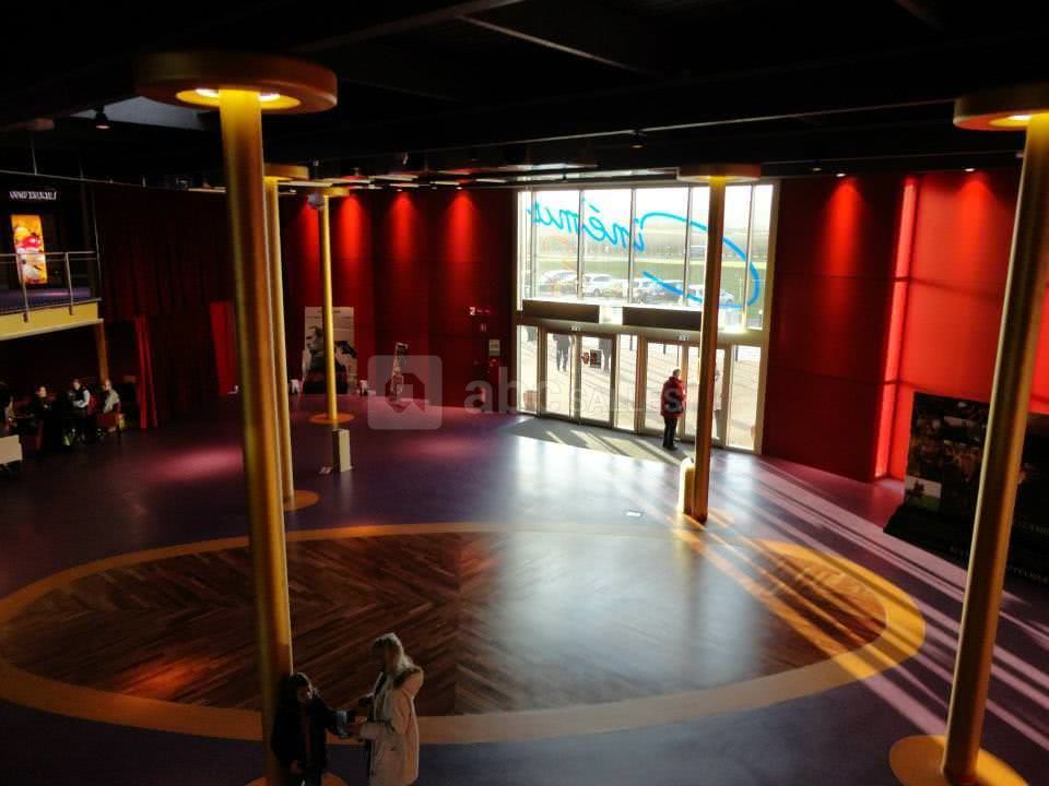 Espace lounge avec terrasse privatisable (salle polyvalente)