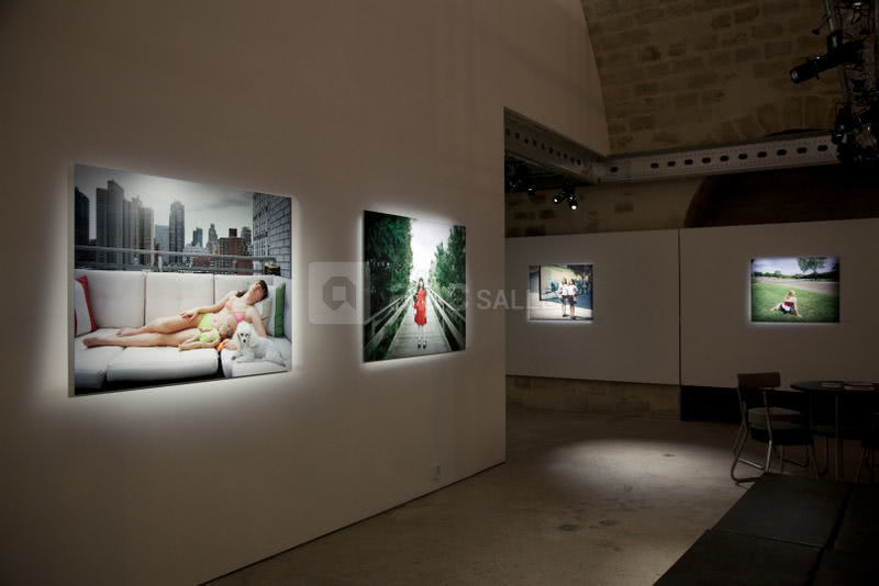 Exposition rez de chaussée en soirée