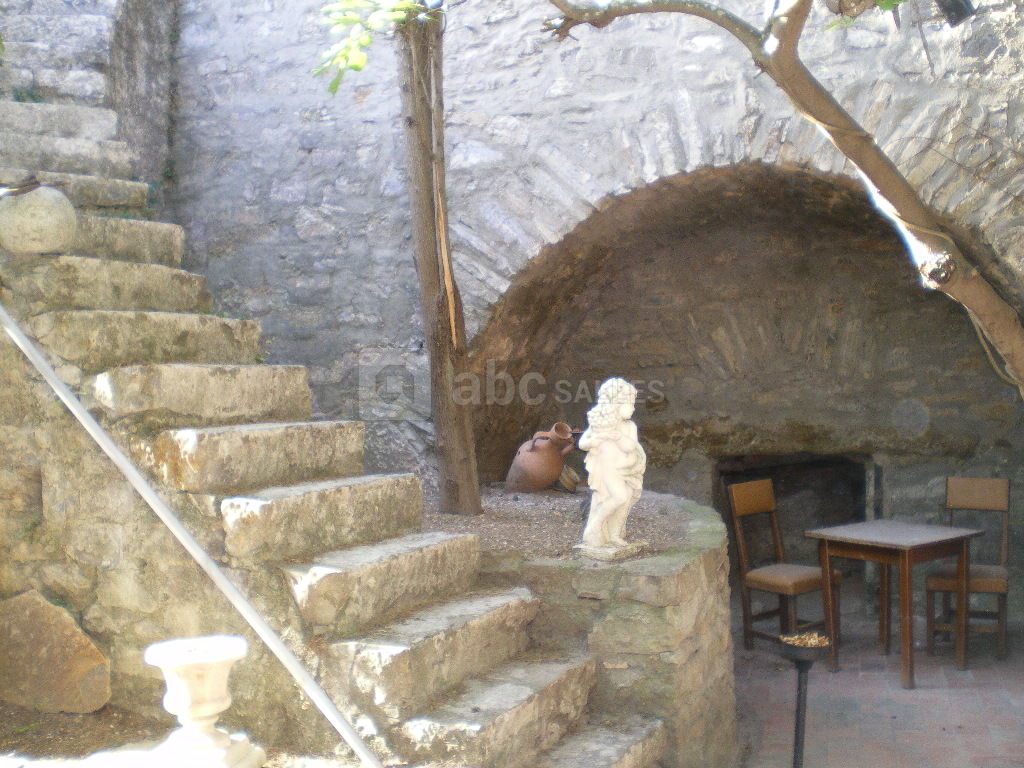 Les abords de la salle folies