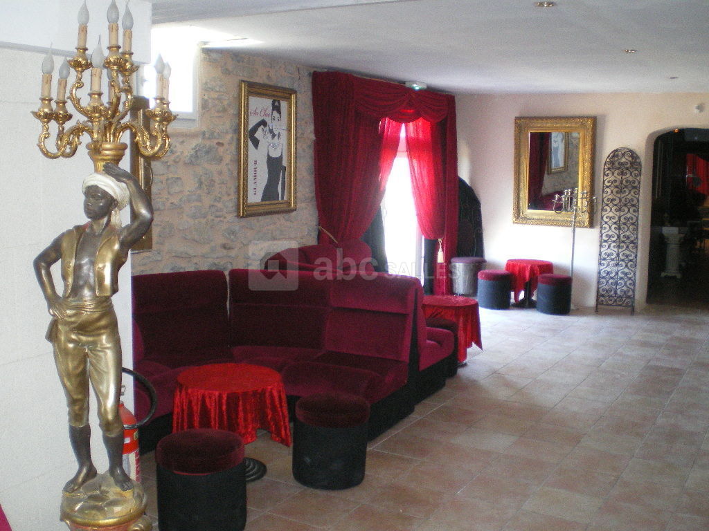 La partie pub de la salle folies