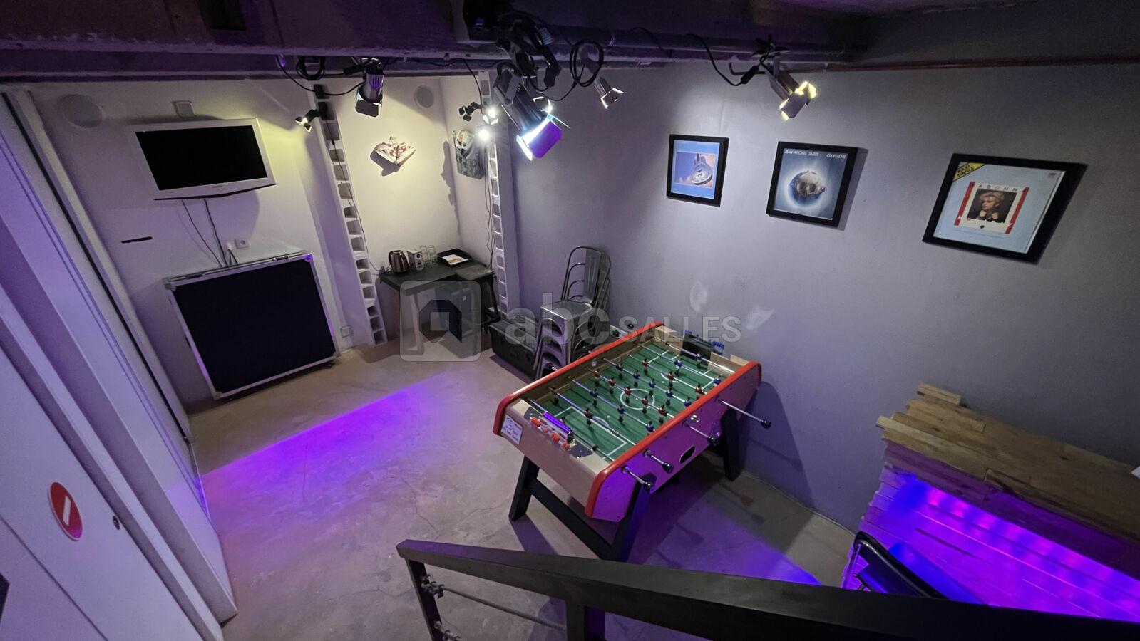 Espace détente - salon - babyfoot - karaoké