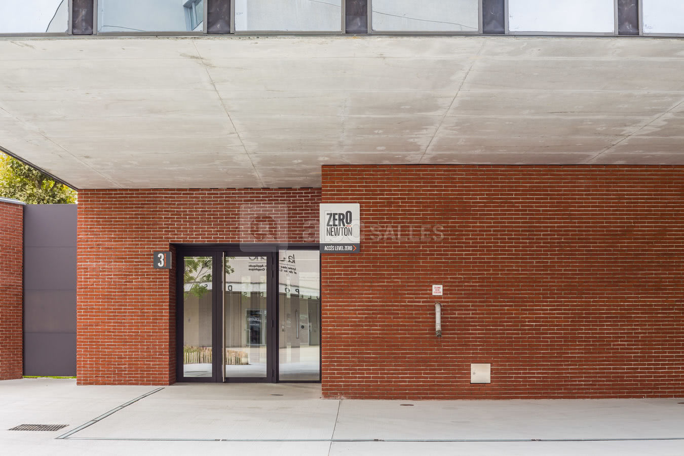 Entrée de l'immeuble Zero Newton