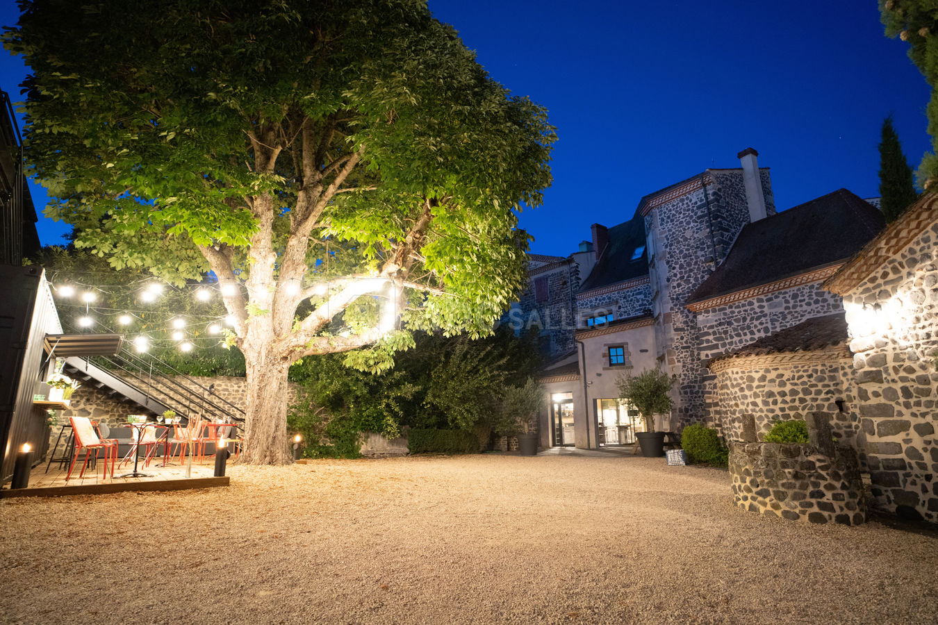 Cour privative du château de Bois Rigaud