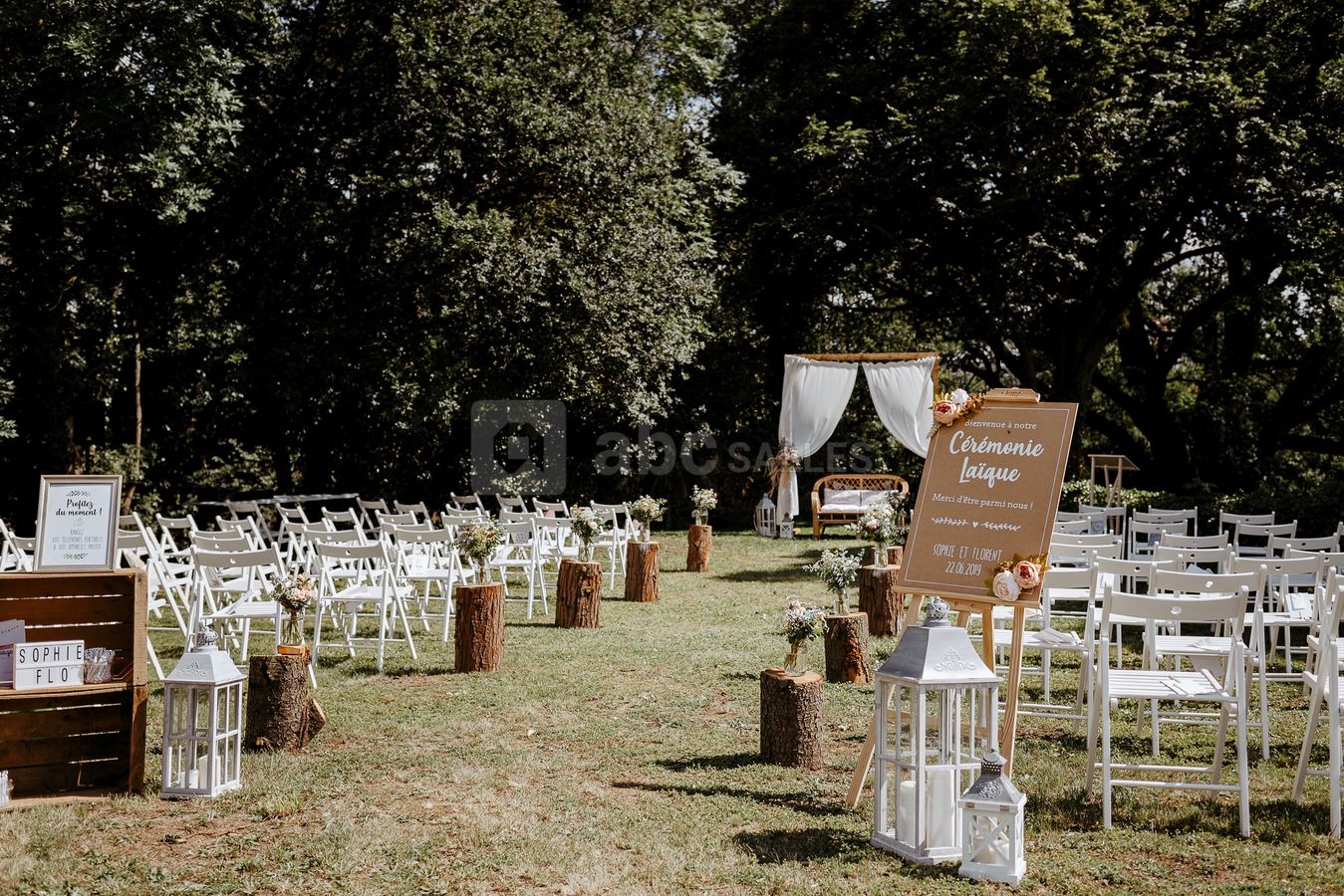 Cérémonie laïque au Château de Bois Rigaud (120 personnes). Crédits photo: Fanny Ingold