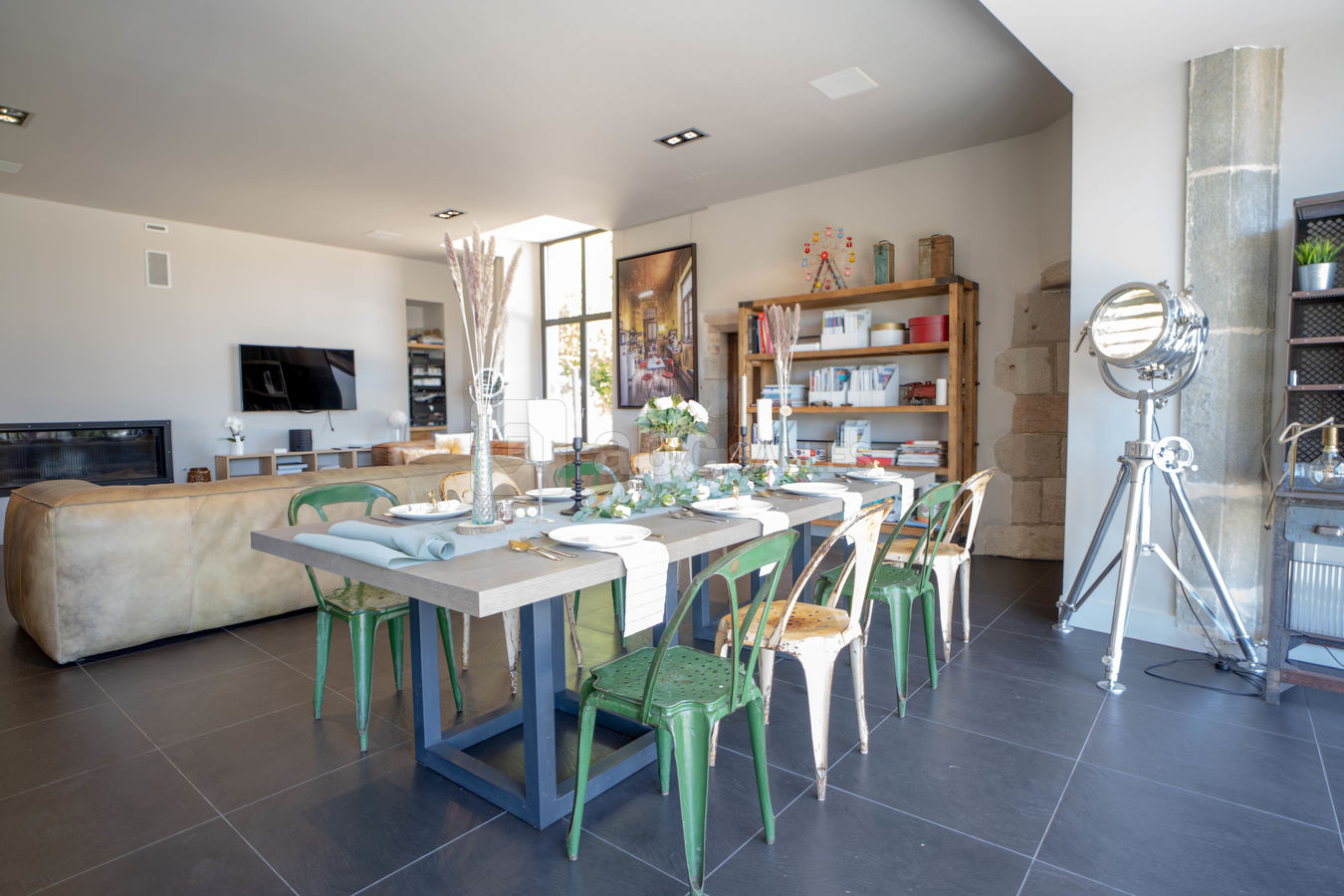Grand salon ouvert de 45m²