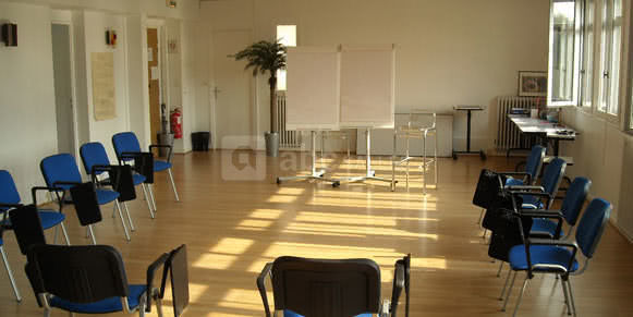 Salle de formation bleue