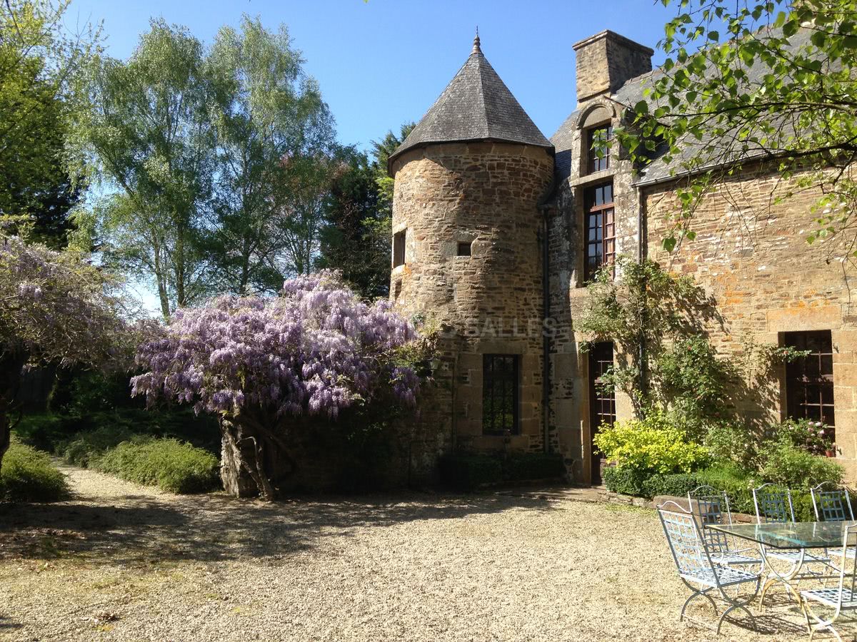 L'Extérieur du Manoir