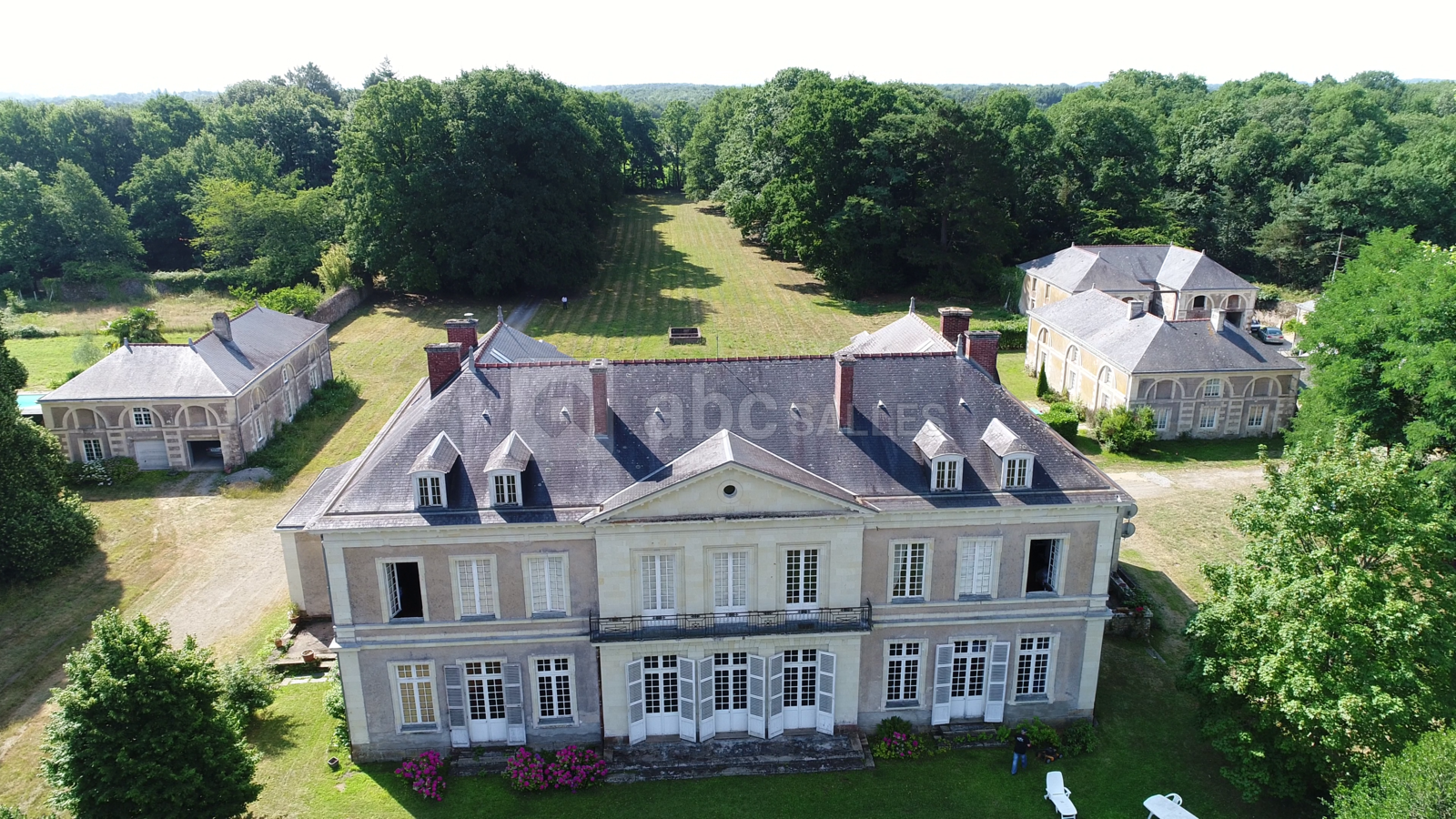 Le château et ses dépendances
