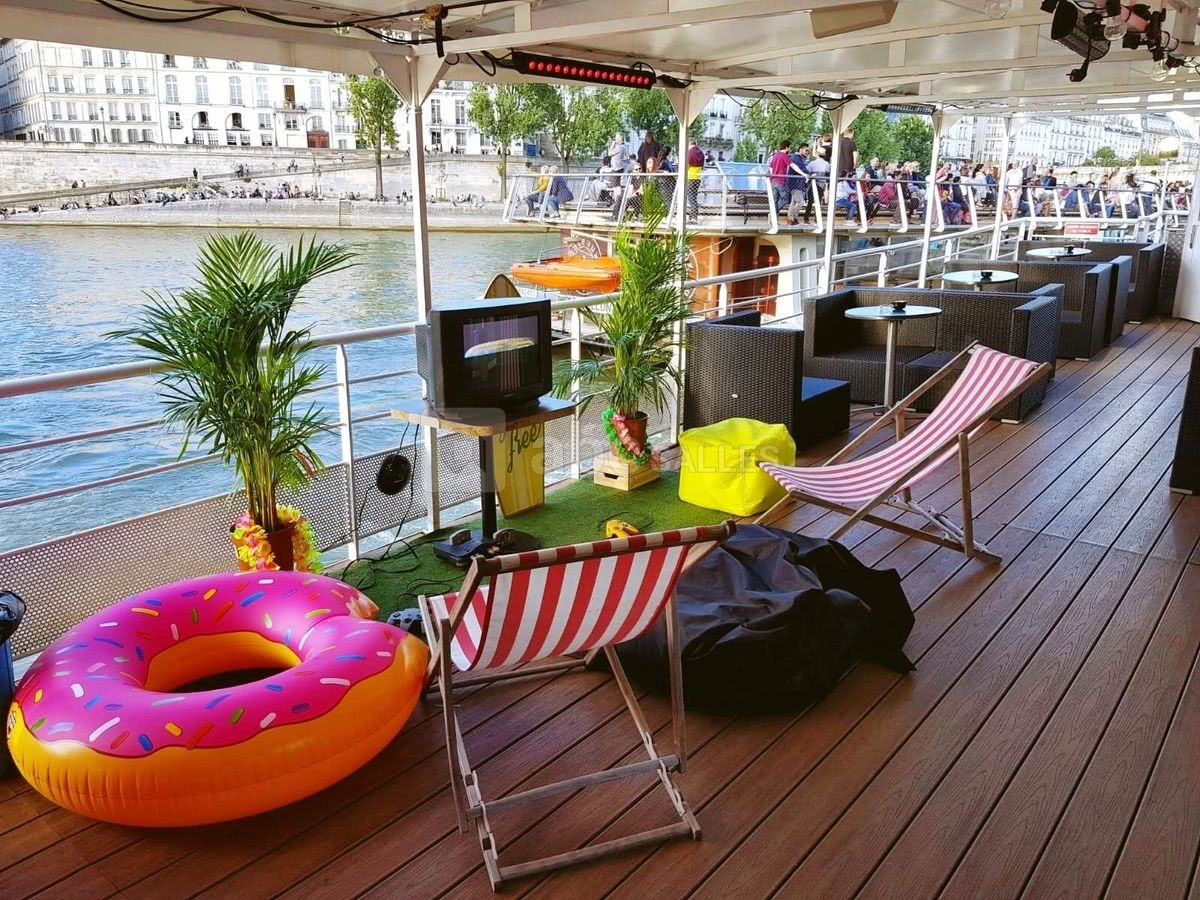 Configuration plage pour la péniche .
