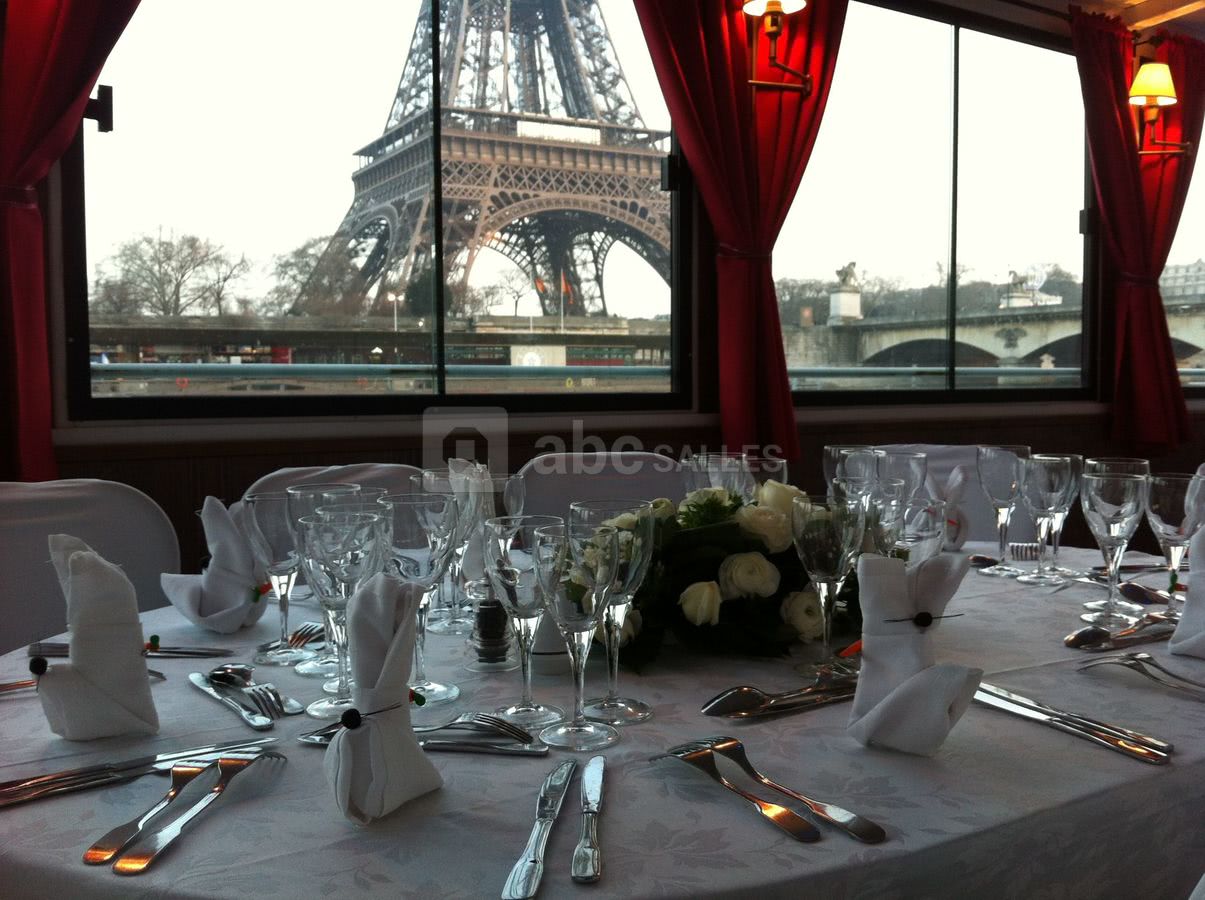 L'Albatros en repas assis
